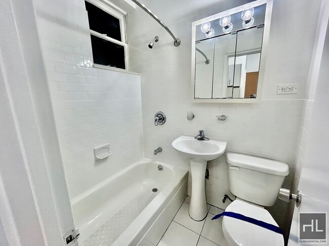 Building Photo - EAST 89 St