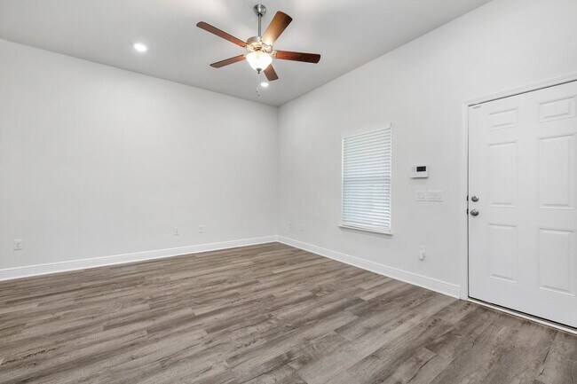 Foto del edificio - 8154 Lawton St