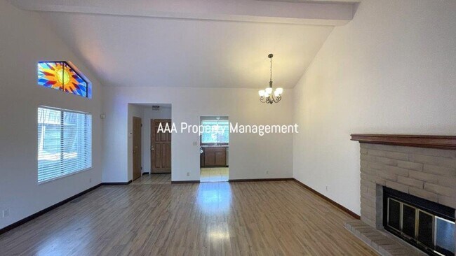 Building Photo - Walnut Creek 2 bedroom 2 bath townhome wit...