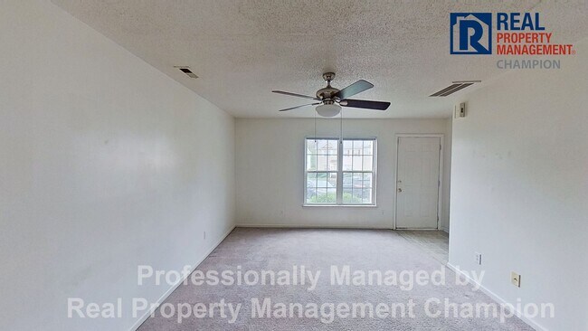 Foto del edificio - 2 BD/2.5 BA Townhome with Convenient Jacksonville Location