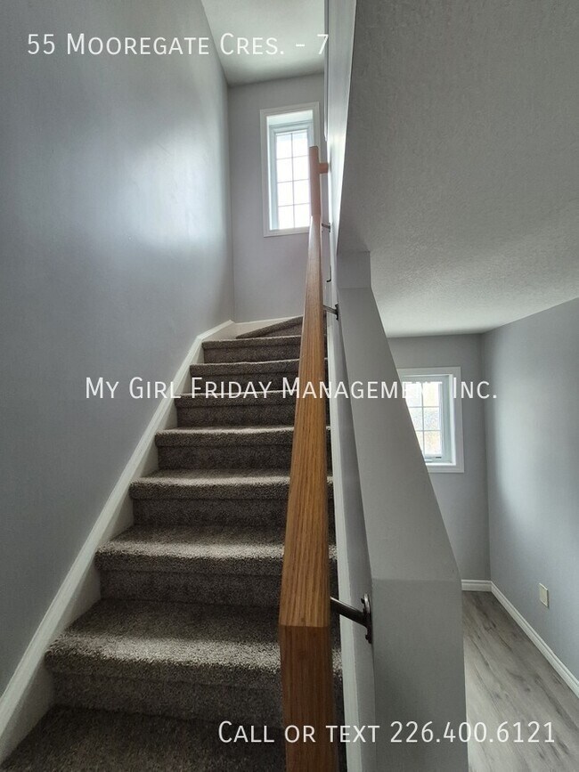 Building Photo - Bright and Spacious Townhome