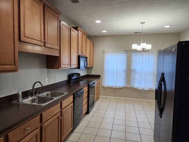 Foto del edificio - Beautiful Luxury Townhome in New Kent County