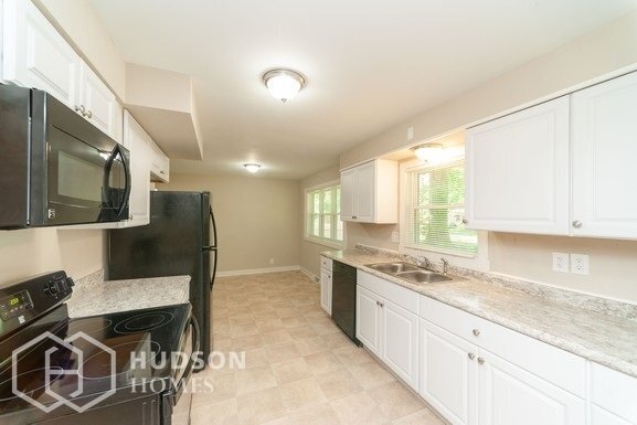 Building Photo - 206 Moreland Dr