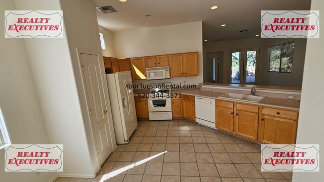 Building Photo - Sabino Springs - 2 bedroom, 2 bathrooms ho...