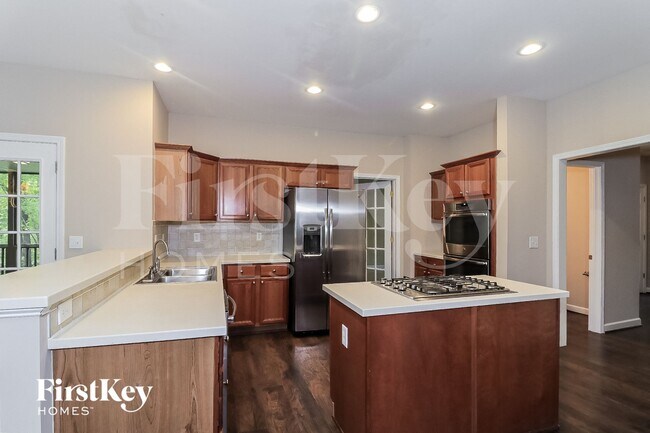 Foto del edificio - 729 Tall Oaks Dr