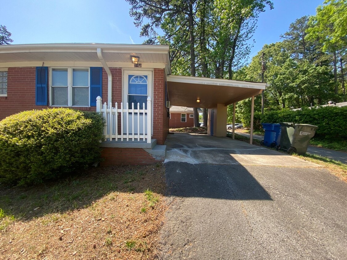 Adorable Lakewood Duplex with W/D and Carport - Adorable Lakewood Duplex with W/D and Carport