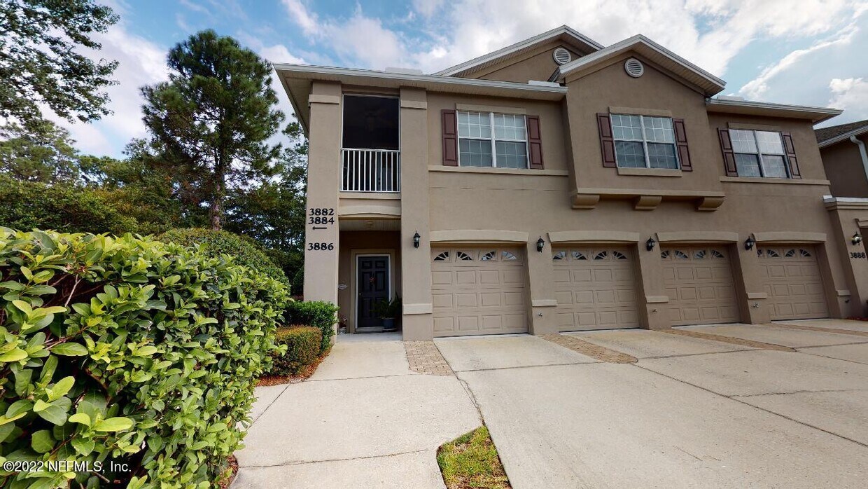 Primary Photo - 3884 Summer Grove Way S