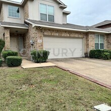 Building Photo - 2204 Stonebrook Ln
