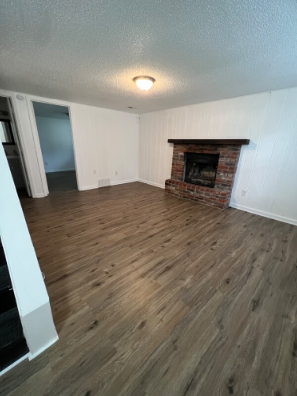 Building Photo - 113 Spring Ct