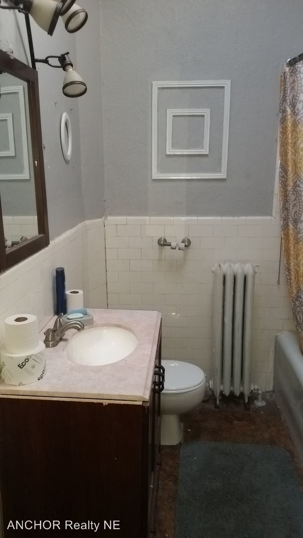 Building Photo - 3 br, 1 bath House - 938 W Fisher Ave.