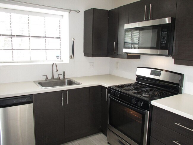 Foto del edificio - Adorable 2bedroom/1 bath Duplex on Wooded Lot