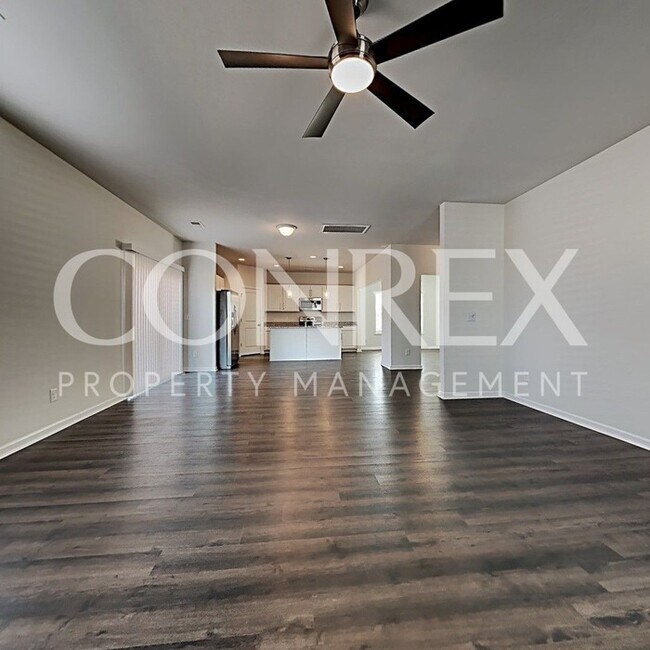 Foto del edificio - Gorgeous Updated Home with Open-Floor Plan!