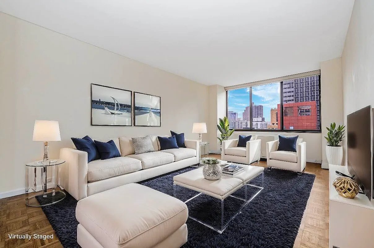 Foto principal - 245 E 44th St