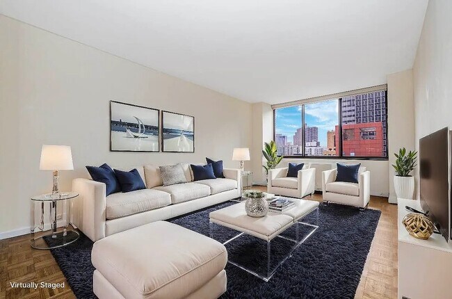 Building Photo - 245 E 44th St