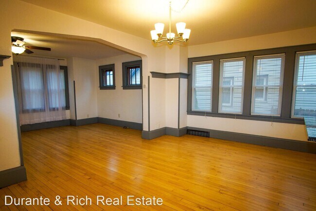 Building Photo - 2 br, 1 bath House - 6029 W Mitchell St.