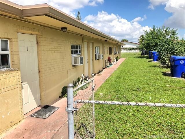 Foto del edificio - 4017 SW 24th St