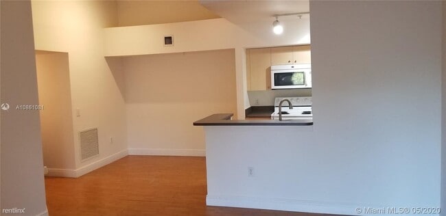 Building Photo - 1 br, 1 bath Condo - 12280 Miramar Blvd