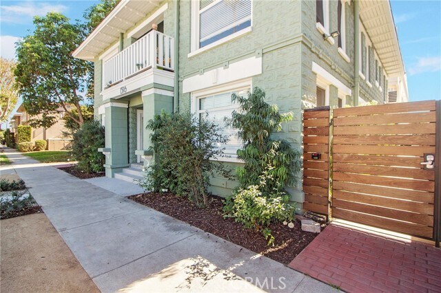 Foto del edificio - 1322 E 3rd St