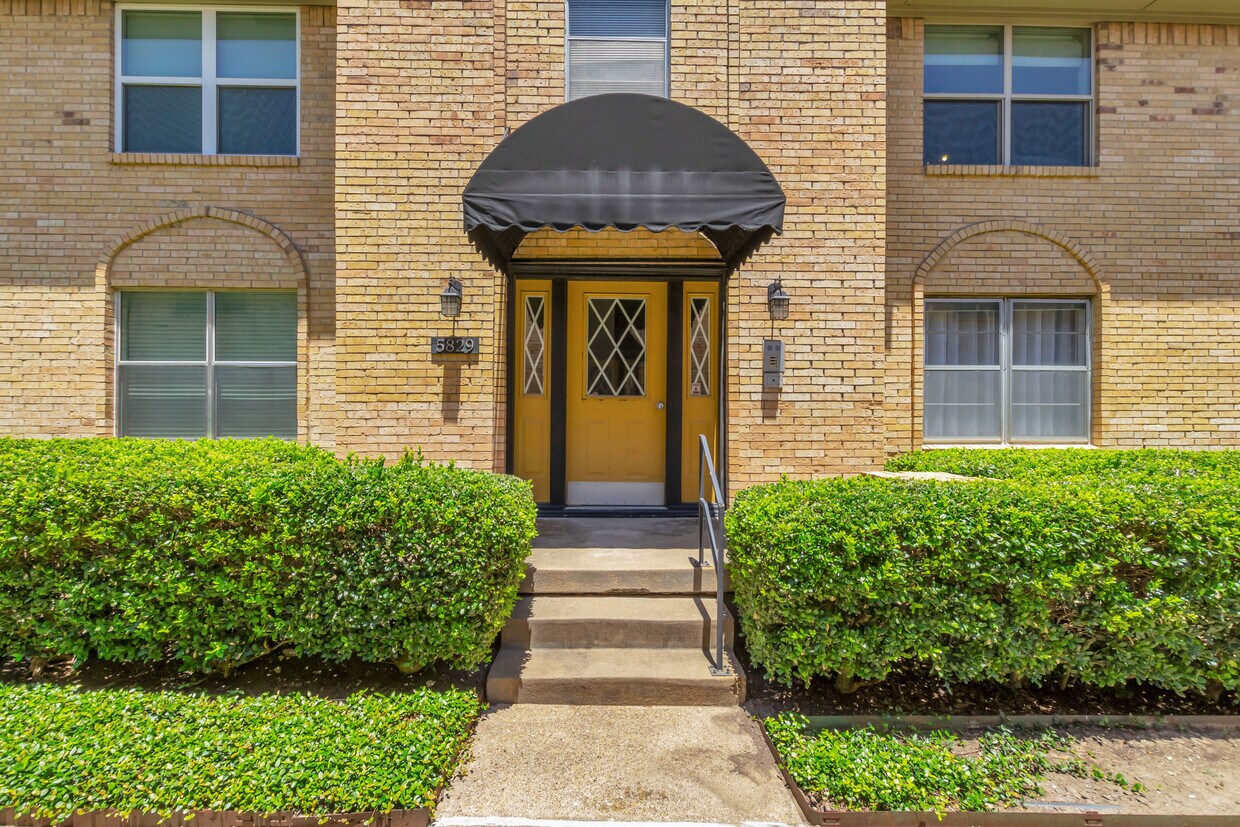 Foto principal - 5829 Sandhurst Ln