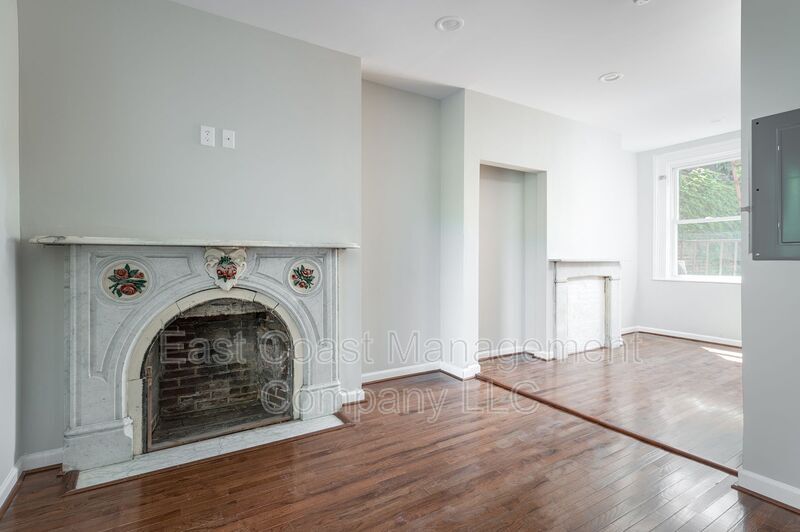 Foto principal - 230 S Broadway