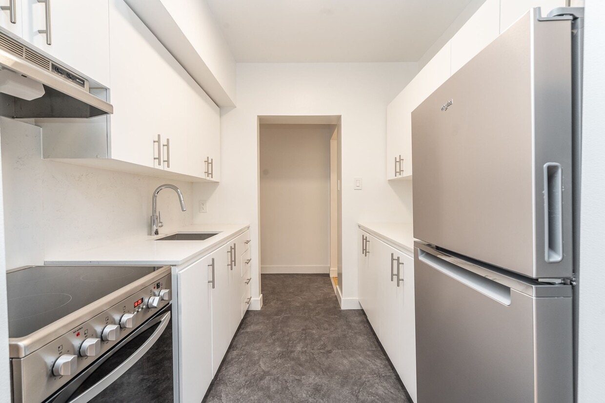 Primary Photo - 36 Castle Frank Rd