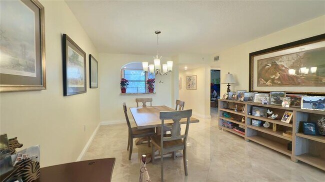 Foto del edificio - 1516 Whitehall Dr