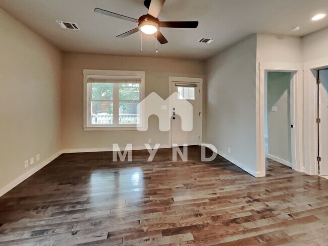 Building Photo - 935 W Craig Pl Unit 102