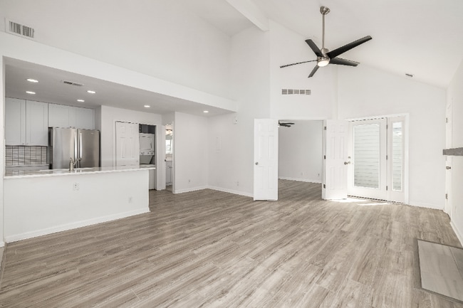 Foto del edificio - 8500 E Jefferson Ave