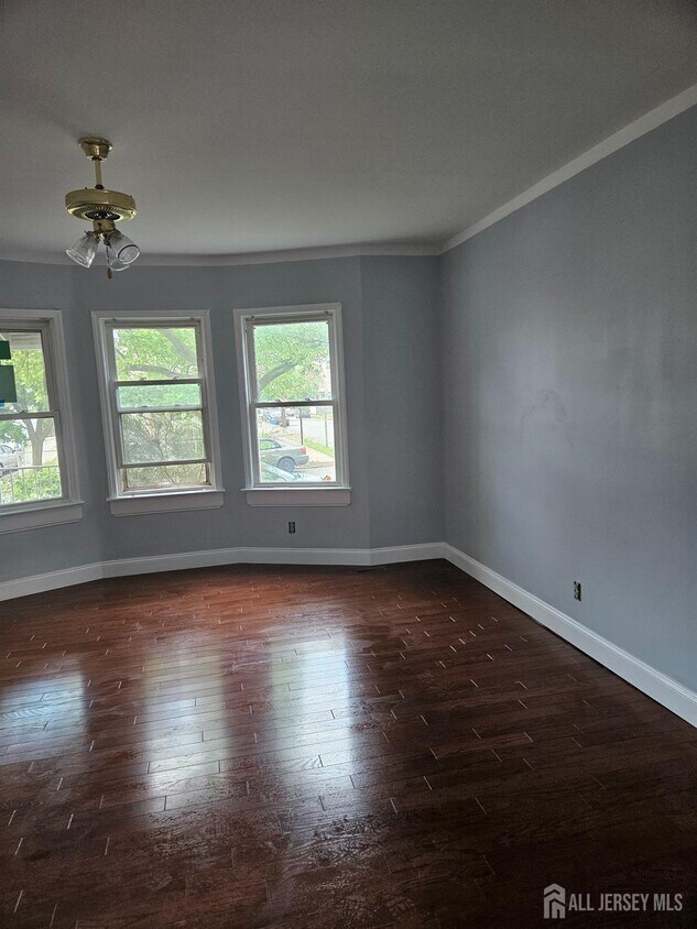 Primary Photo - 39 Pulaski Ave