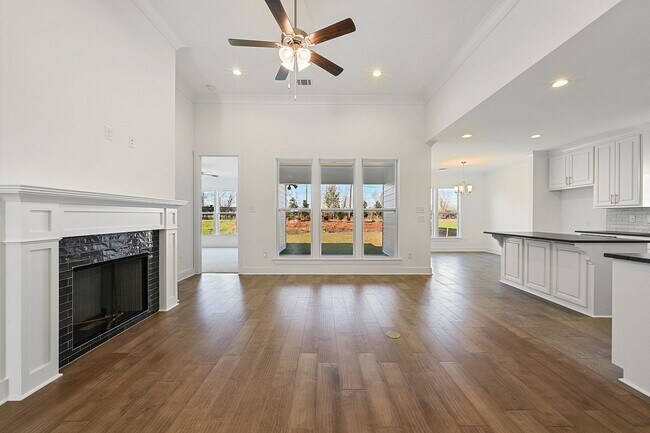 Foto del edificio - 4 bedroom 3 bath house in the beautiful Wo...