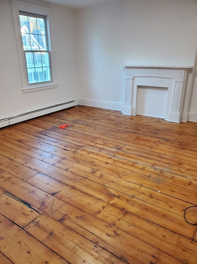 Building Photo - 156 Lander St