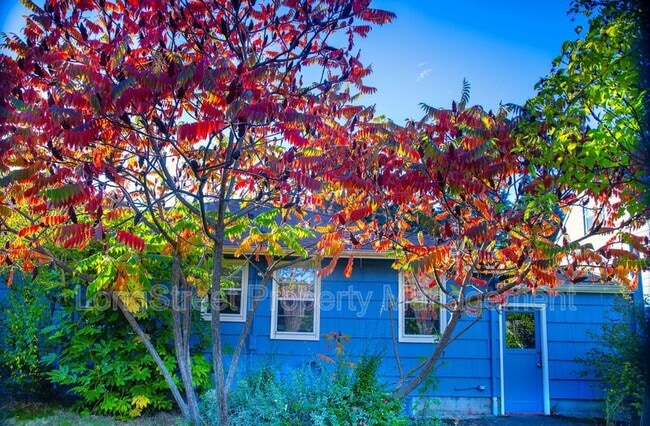 Building Photo - 6416 NE 35th Pl