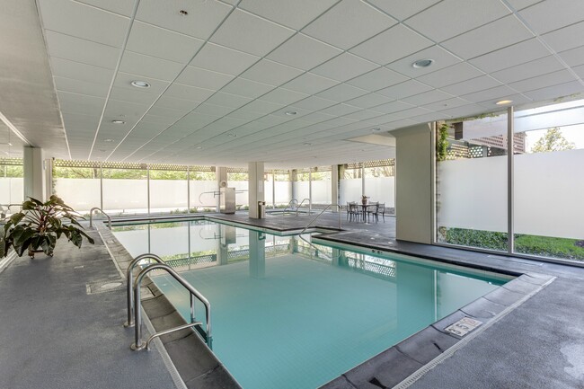 Foto del edificio - 800 Elgin Rd