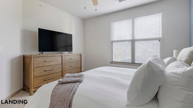 Foto del edificio - 7602 Luskey Blvd