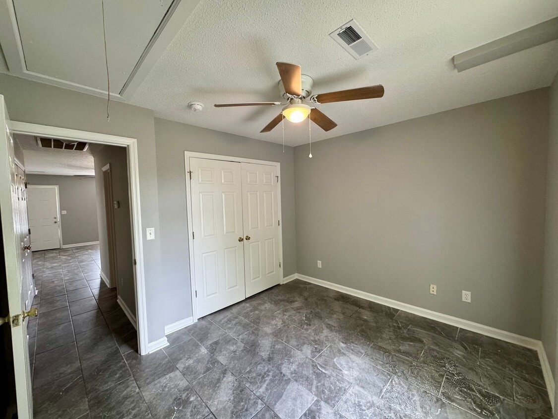 Building Photo - 809 Keller Ln