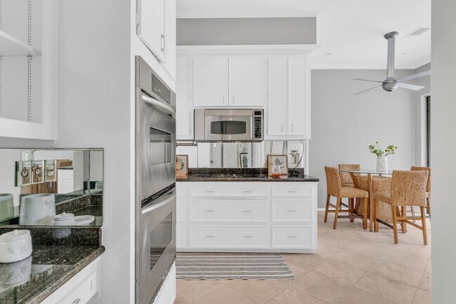 Building Photo - 2244 Sul Ross St