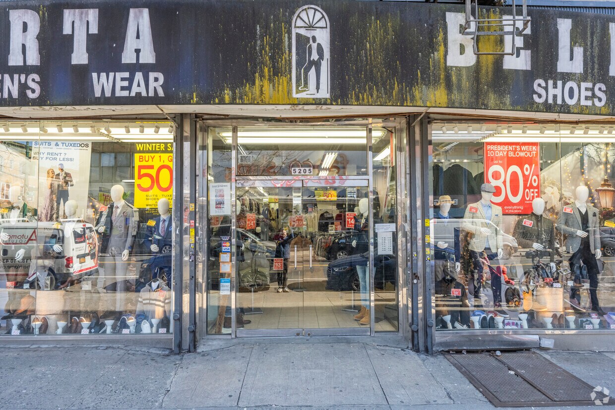 Entrance - 5205 5th Ave