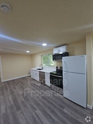 Building Photo - 7041 S 116th Pl