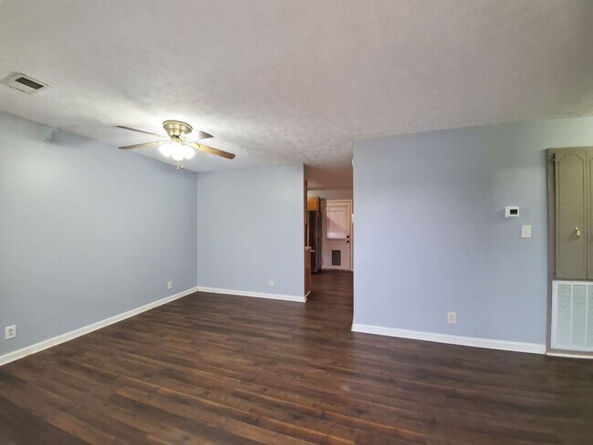 Foto del edificio - $1250 - 3 Bedroom 1 Bath Home offering Sunroom!