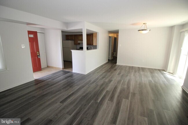 Building Photo - 1657B Trellis Cir