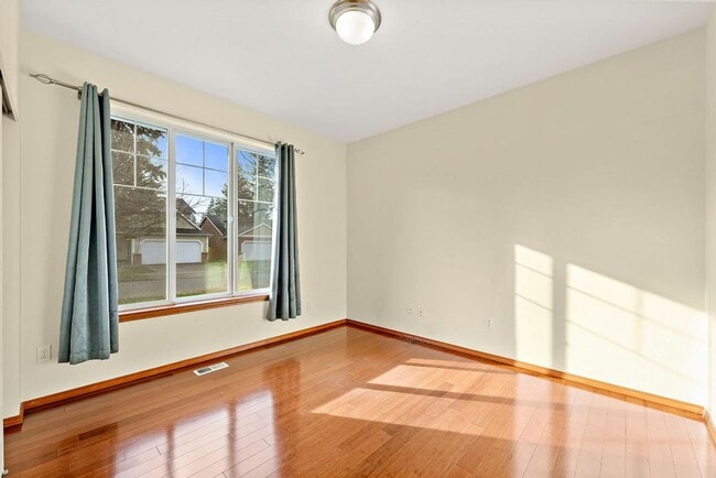 Building Photo - Beautiful Single-Story Olympia Home with Dog Wash, Garden Beds & Thoughtful Layout