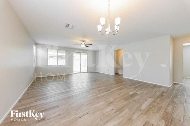 Building Photo - 18530 W Robin Ln