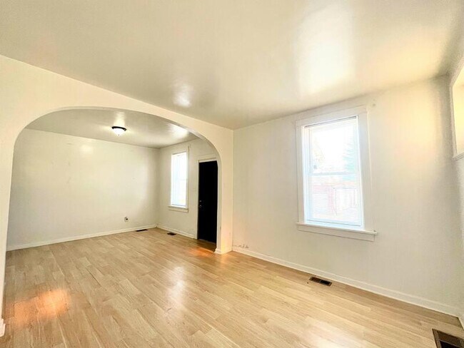 Building Photo - 3740 Osceola St