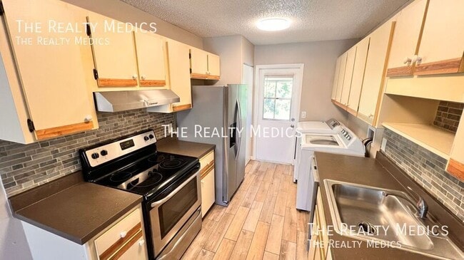 Building Photo - 836 W Rosewood Ln