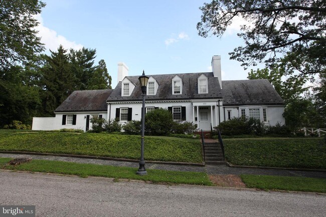 Building Photo - 101 E Highfield Rd