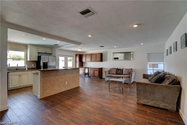 Building Photo - 309 SE 43rd Ln