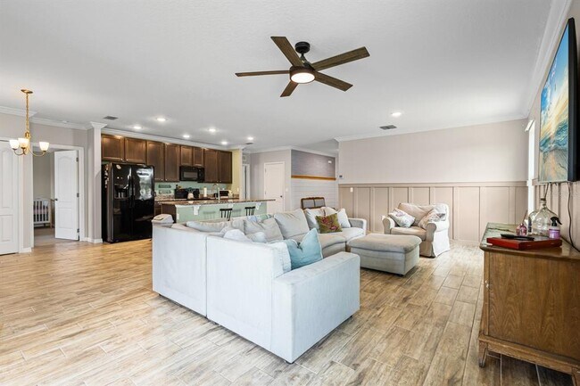 Foto del edificio - 338 Pinecrest Loop