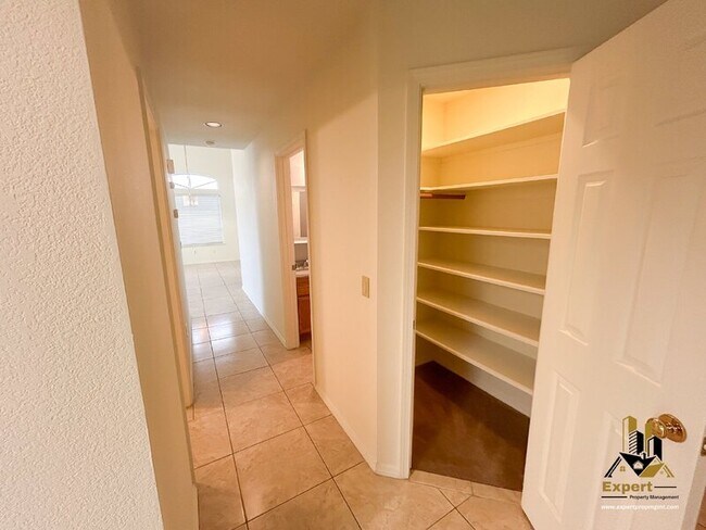 Building Photo - 5417 Apland Pl
