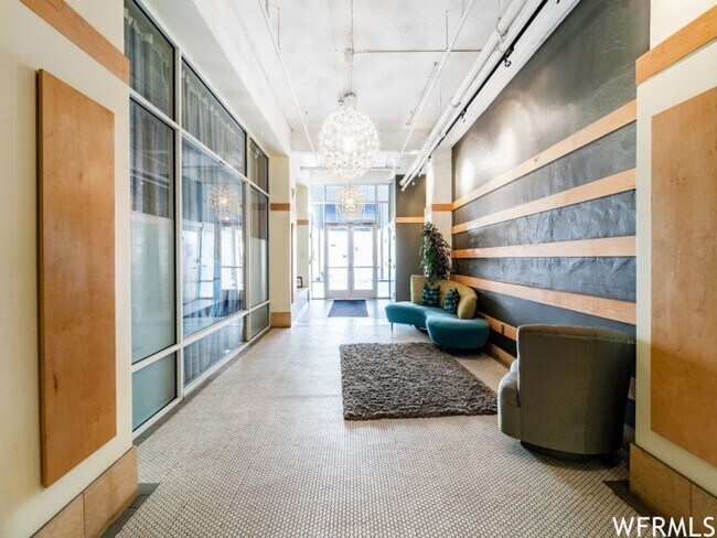 Foto del edificio - Historic Downtown Loft | Secure Garage Parking, Rooftop Access & Turn-Key Options