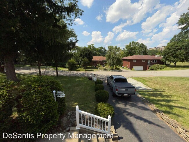Building Photo - 2 br, 1 bath House - 4 Elm Drive